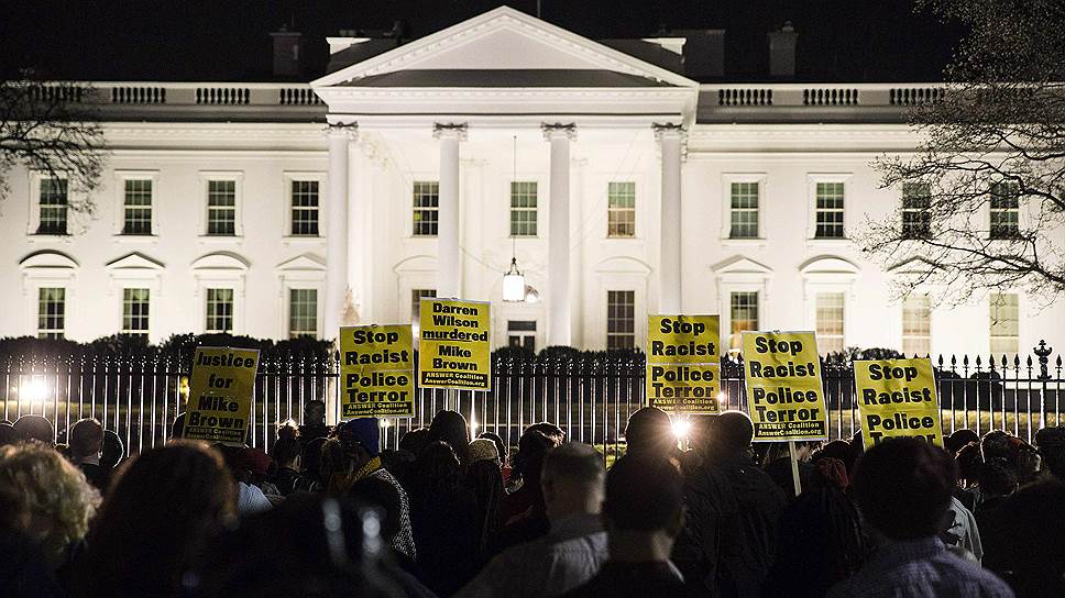 Вашингтон. Митинг возле Белого дома против оправдания полицейского Даррена Уилсона, застрелившего в августе 2013 года подростка-афроамериканца Майкла Брауна

