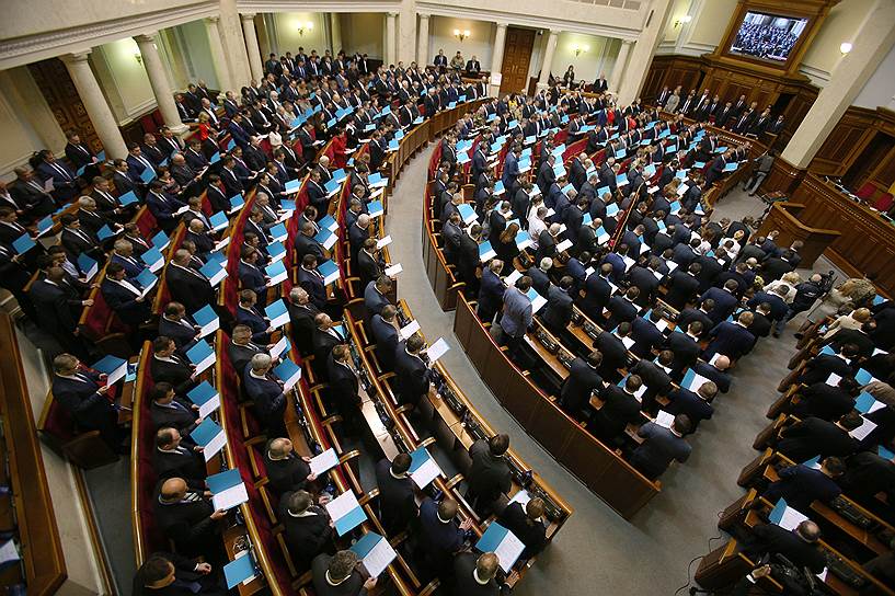 Киев, Украина. Первое заседание новоизбранной Верховной рады 