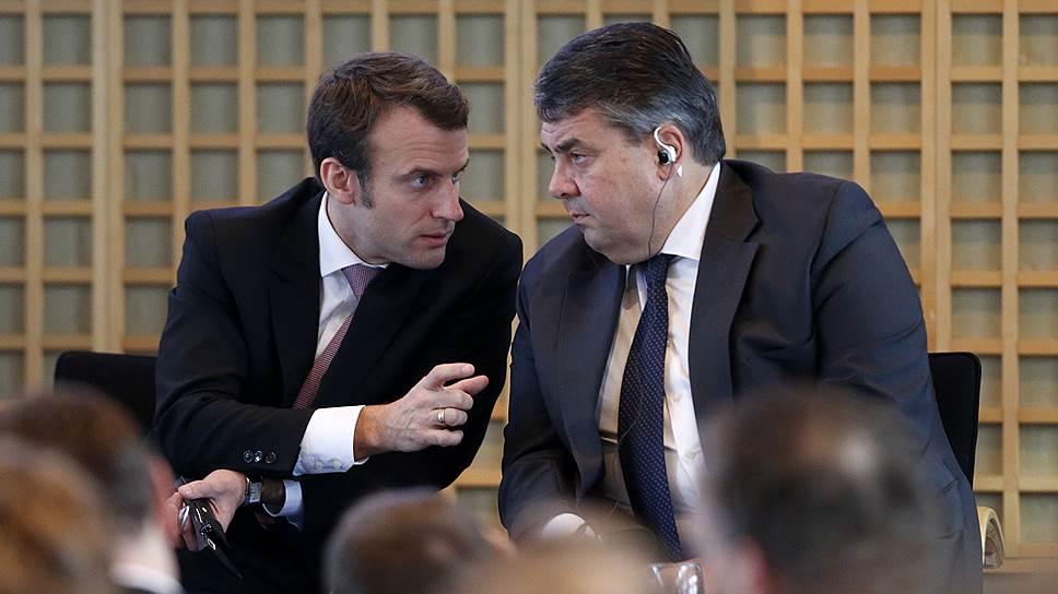 Министр экономики Франции Эмманюэль Макрон (слева) и его немецкий коллега Зигмар Габриэль