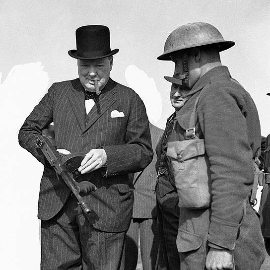 Уинстон Черчилль считал первостепенной задачей борьбу с фашистской Германией и был полон решимости продолжать войну до победы. «Мне нечего предложить (британцам), кроме крови, тяжкого труда, слез и пота», — сказал он во время своей первой речи, произнесенной в Палате общин в качестве премьер-министра
