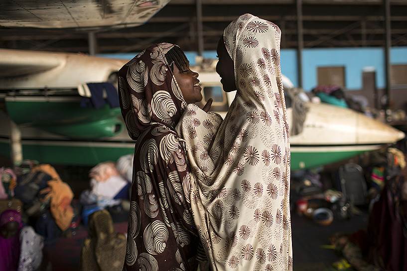 В январе организация «Врачи без границ» сообщила о нападении на ее миссию в лагере для беженцев в Банги. Жертвами атаки тогда стали трое детей. В другой раз мусульманские активисты напали на колонну мусульман, направляющуюся в лагерь