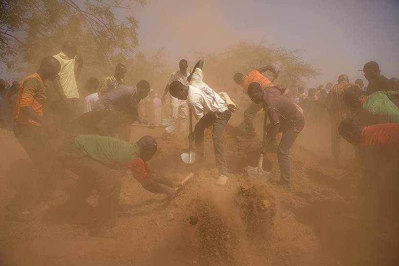 Уагадугу, Буркина-Фасо. Похороны шестерых людей, погибших в ходе беспорядков в конце октября