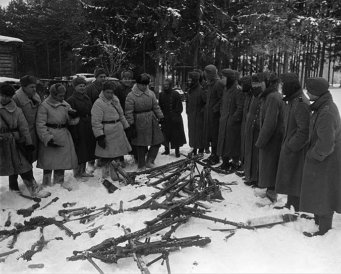 Решающей для завершения битвы за Москву оказалась Ржевско-Вяземская операция. Она проводилась с 8 января по 3 марта 1942 года. Хотя главная задача — разгром немецкой группы армий «Центр» — не была выполнена, немецкие войска были отброшены от Москвы 