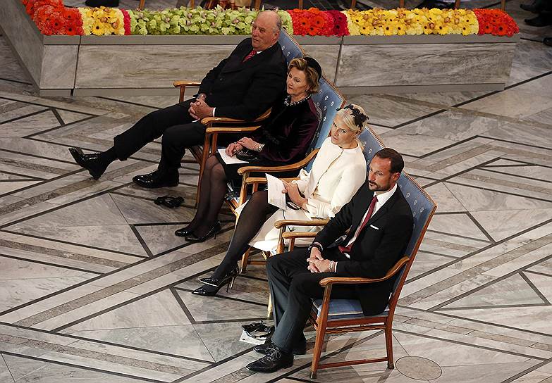 Король Норвегии Харальд V, его жена королева Соня, кронпринцесса Метте-Марит и кронпринц Хокон