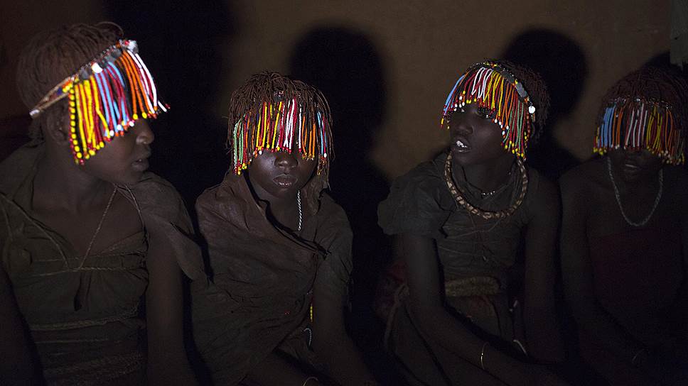 Маригат, округ Баринго, Кения. Девочки племени покот перед церемонией инициации во взрослую жизнь