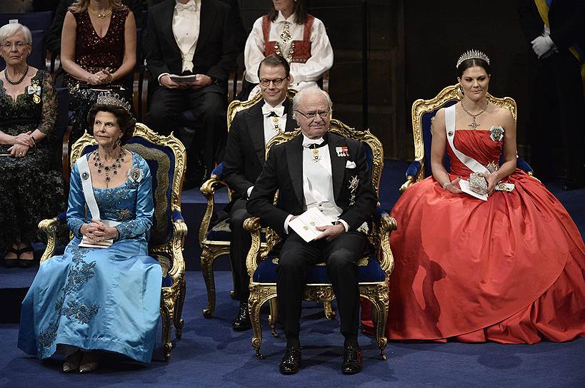 Шведская королевская семья (слева направо): королева Сильвия, принц Даниель, король Карл XVI Густаф, кронпринцесса Виктория