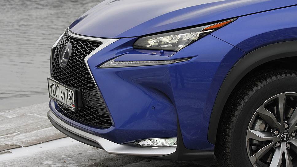 Дизайнеры Lexus всеми доступными способами пытались показать &quot;стремительность&quot; новой модели