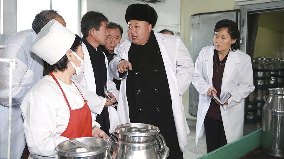 Лидер Северной Кореи Ким Чон Ын (на фото в центре)