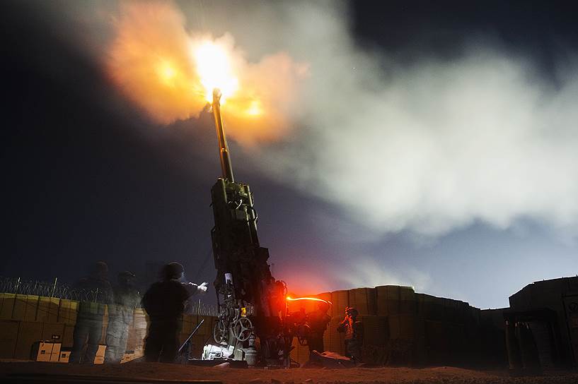 Провинция Лагман, Афганистан. Американские военнослужащие проводят артиллерийские учения 