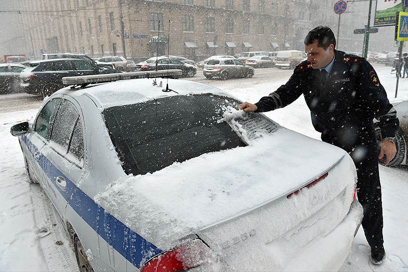 Вывоз снега на снегоплавильные пункты начнется с 22:00, чтобы не осложнять и без того напряженную ситуацию на столичных дорогах