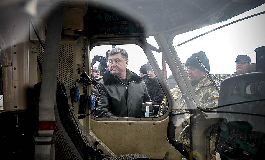 25 декабря. Президент Украины Петр Порошенко издал указ об увеличении финансирования вооруженных сил, проведении мобилизации и организации призыва на срочную службу