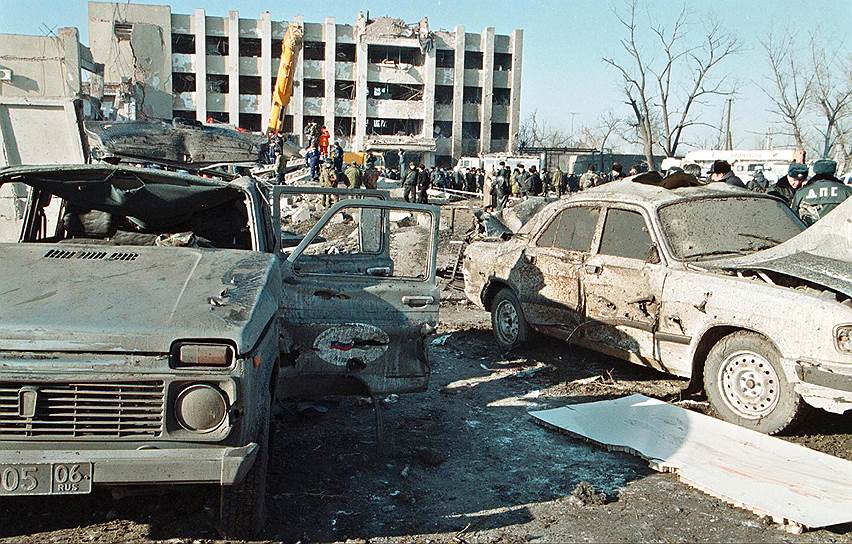 2002 год. Взрыв у Дома правительства Чечни. В результате теракта погиб 71 человек, ранены 640 человек