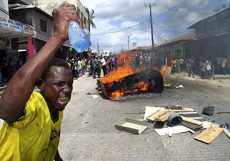 2007 год. После победы Мваи Кибаки на президентских выборах в Кении начались беспорядки, в результате которых погибли 2,5 тыс. человек