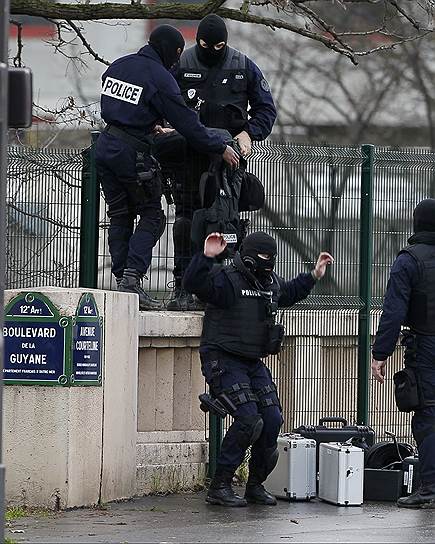 В 13:00 стало известно о новом захвате заложников на улице Порт де Венсенн в 20-м округе Парижа