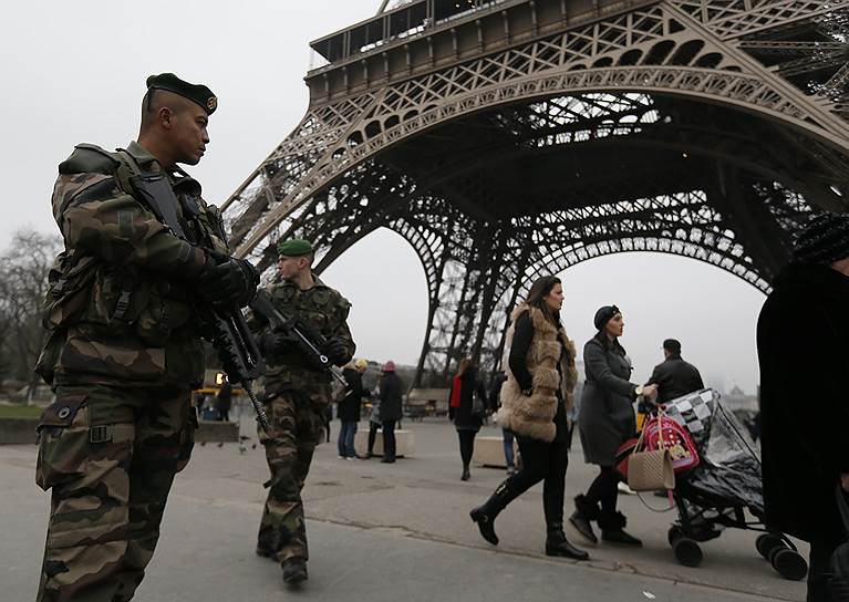 Во всем столичном регионе Иль-де-Франс был объявлен максимальный уровень террористической угрозы
