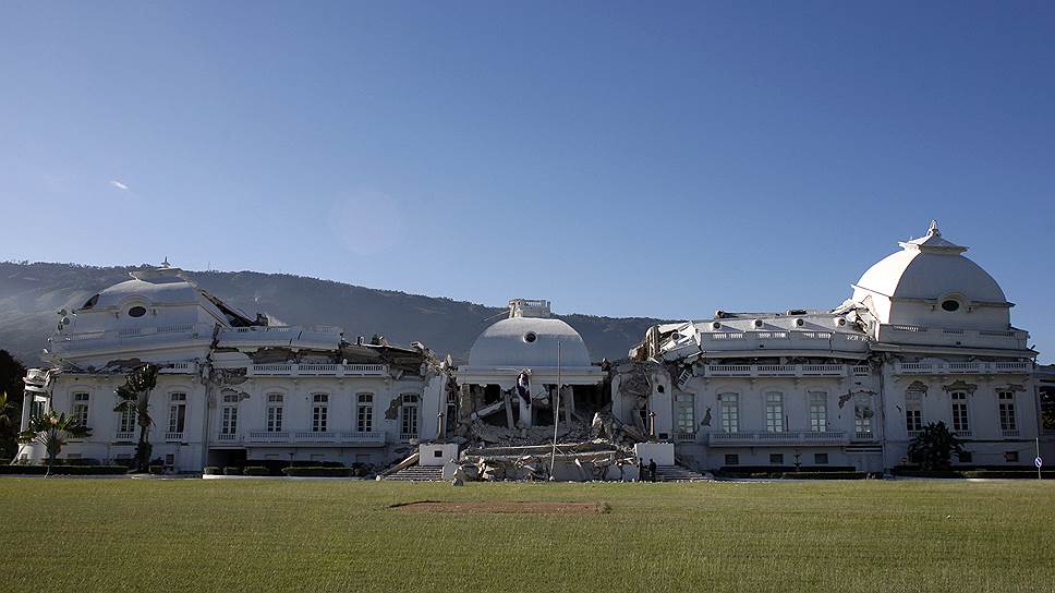 Землетрясение разрушило Национальный дворец (на фото), здания Министерства финансов, Министерства общественных работ, Министерства связи