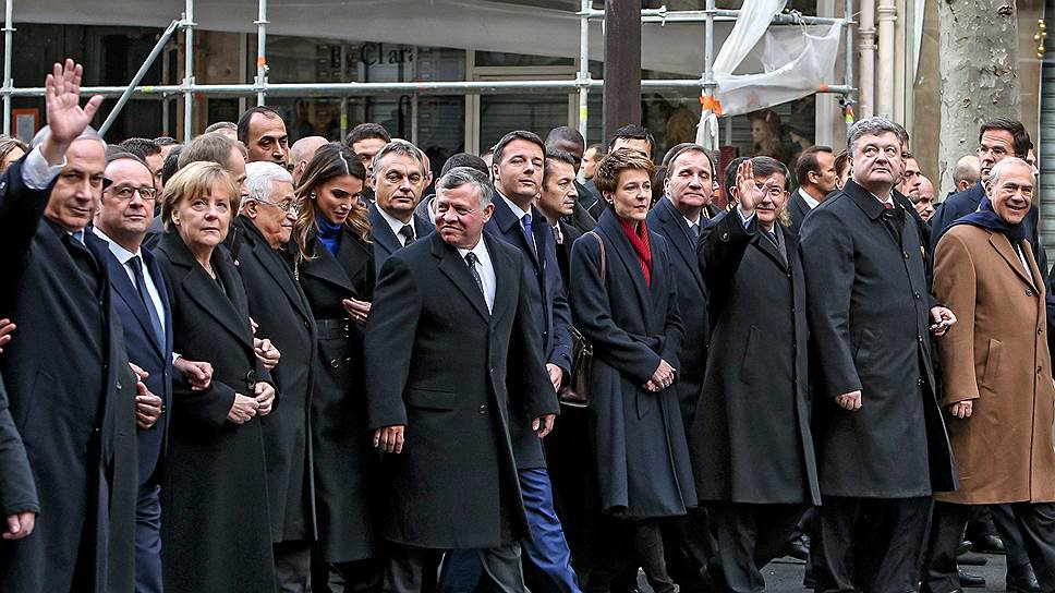 Президент Франции Франсуа Олланд (второй слева), федеральный канцлер Германии Ангела Меркель (третья слева) и президент Украины Петр Порошенко (второй справа) 