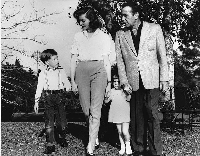 В 1949 году у Богарта и Бэколл родился сын, которого они назвали Стивеном (на фото) в честь персонажа Богарта из «Иметь и не иметь» (позже Стивен стал биографом своего отца, написав о нем книгу и создав посвященную ему телепередачу). А в 1952 году у пары родилась дочь Лесли, названная так по имени Лесли Говарда, голливудского актера и близкого друга Богарта, погибшего во время Второй мировой войны