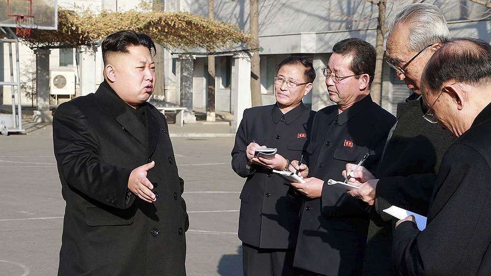 2014 год. Ким Чон Ын дает указания во время инспекции студии по производству мультфильмов