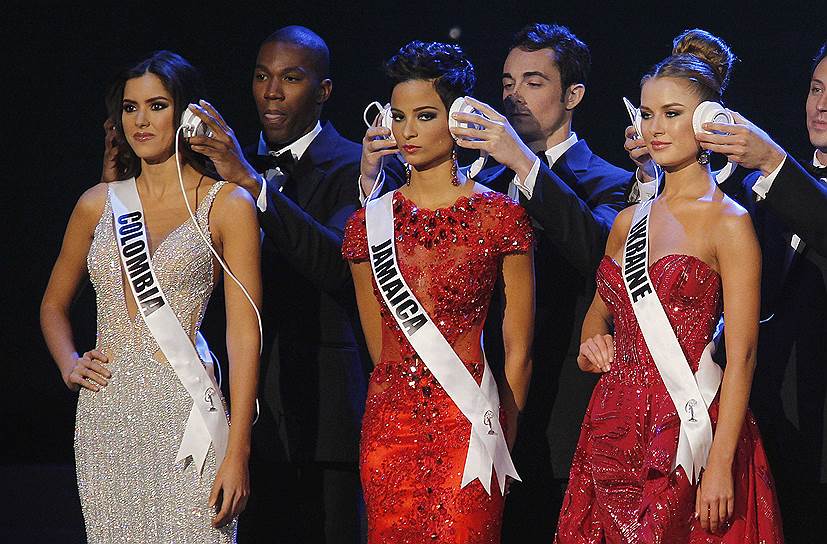 «Мисс Колумбия» Паулина Вега, «Мисс Ямайка» Качи Феннелл и «Мисс Украина» Диана Гаркуша