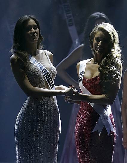 «Мисс Вселенная» Паулина Вега (слева) и «Мисс США» Ниа Санчез