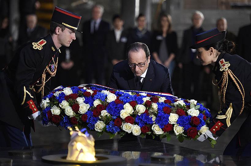 Президент Франции Франсуа Олланд во время памятных мероприятий в центре-мемориале Шоа в Париже