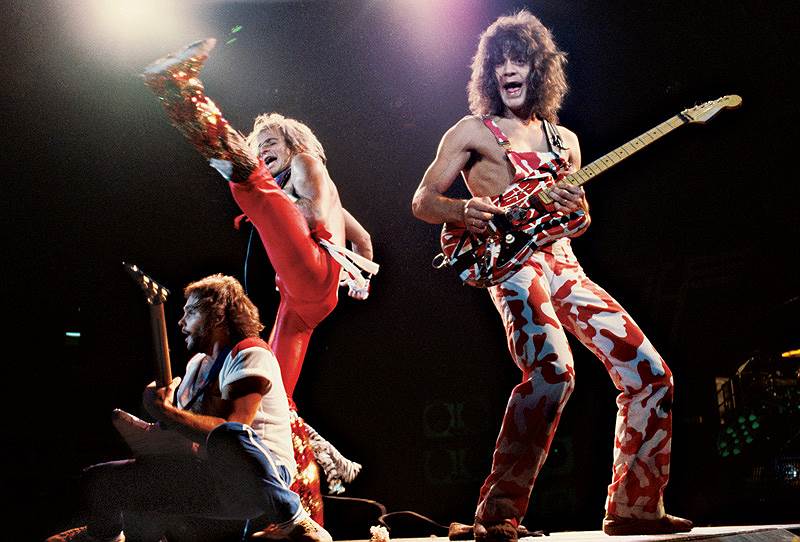 Пока в конце 1970-х - начале 1980-х в Англии панки методично закатывали глэм в асфальт, в клубах на лос-анджелесской  Сансет-стрип с подачи группы Van Halen (на фото) расцвел глэм-метал - стиль, который будет разбивать сердца и жечь сетчатку до самого начала 1990-х