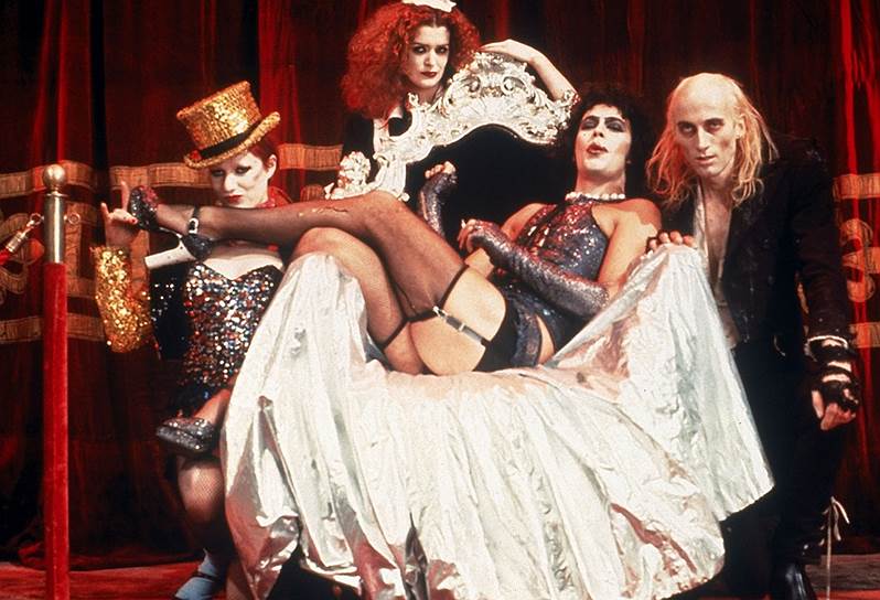 За Зигги Стардастом последовали комиксовые персонажи Kiss, шок-рокер Элис Купер усилил концептуальную составляющую своих спектаклей, а в лондонском Челси поставили мюзикл «Rocky Horror Picture Show» (кадр на фото)
