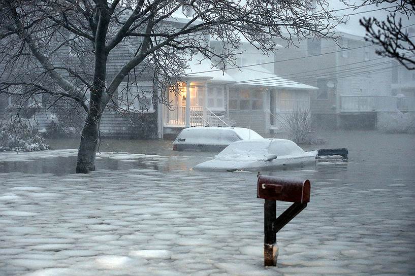 Сайчуат, штат Массачусетс, США. Локальное наводнение, вызванное снежной бурей 