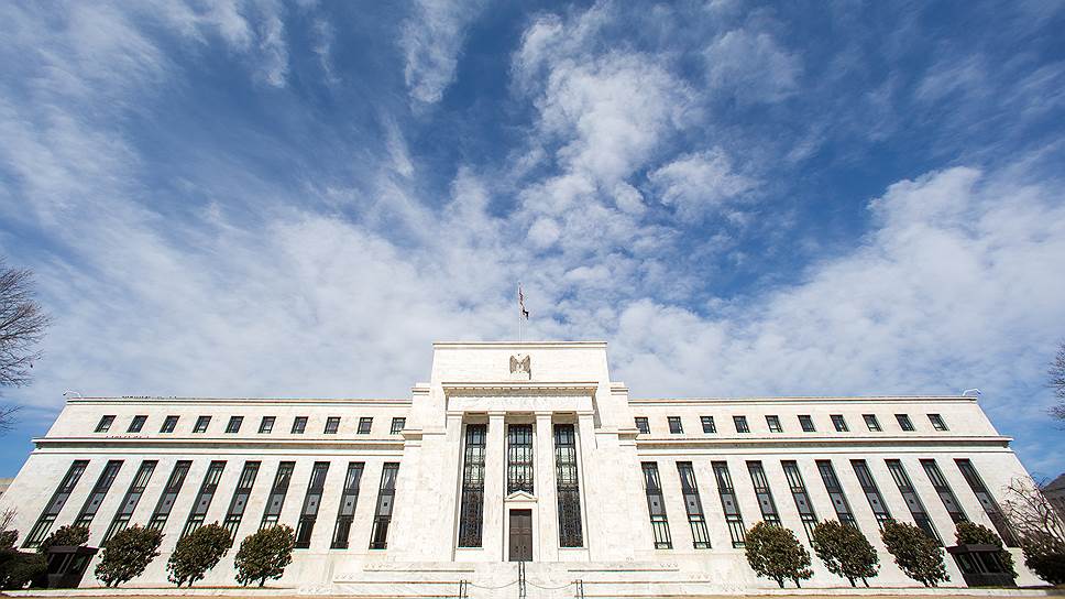 ФРС по-прежнему готовит ставки к росту