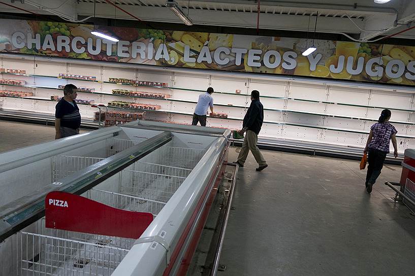 Новое правительство Венесуэлы наотрез отказывается снять валютный контроль, бывший основой экономического курса Уго Чавеса. Его преемник Николас Мадуро не изменил ни бюджетную, ни монетарную политику в стране, обосновав рост инфляции и падение темпов роста «экономической войной», объявленной оппозицией и поддерживаемой США