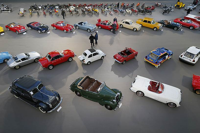 Париж, Франция. Выставка классических автомобилей перед аукционом Bonhams&#39; Les Grandes Marques du Monde в парижском Большом дворце