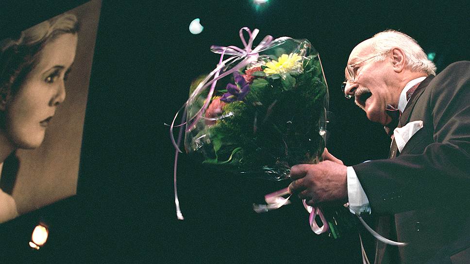Владимира Зельдина часто можно было видеть на торжественных вечерах и вручениях премий. Даже в преклонном возрасте он оставался одним из самых активных членов московского театрального сообщества