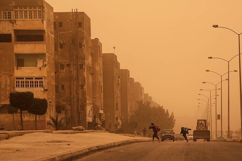 Каир, Египет. Песчаная буря парализовала жизнь египетской столицы
