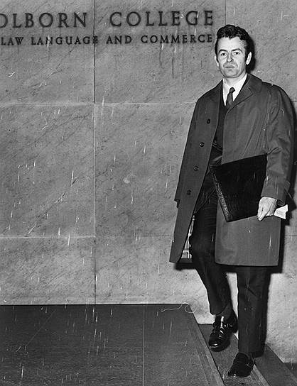 24 июля 1969 года Советский Союз выдал британского шпиона Джералда Брука, арестованного в Москве в 1965-м и осужденного на пять лет за антисоветскую деятельность. Взамен на родину вернулись задержанные в Великобритании советские агенты Моррис и Леонтина Тереза Коэн