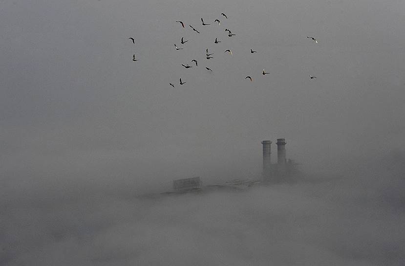 Ухань, Китай. Вид на город во время сильного смога