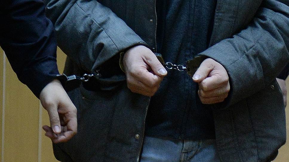 Банкира вернули в Смоленск в наручниках