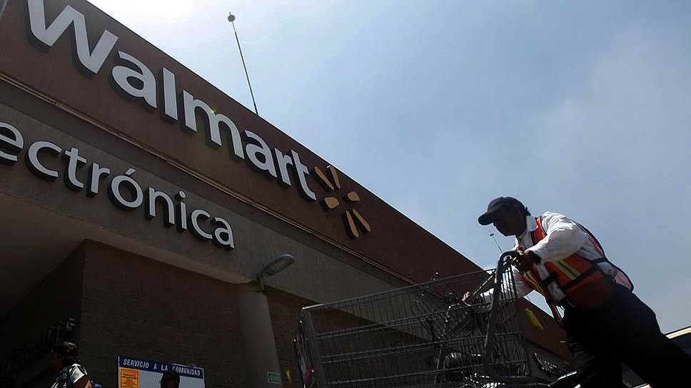 Wal-Mart повысит зарплату 500 тыс. сотрудников