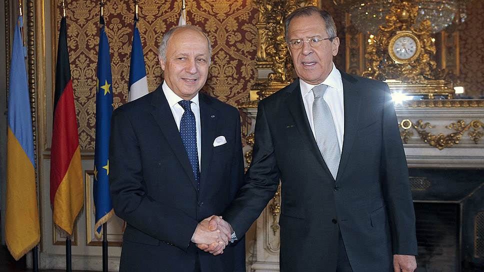 Министр иностранных дел России Сергей Лавров (справа) и глава МИД Франции Лоран Фабиус