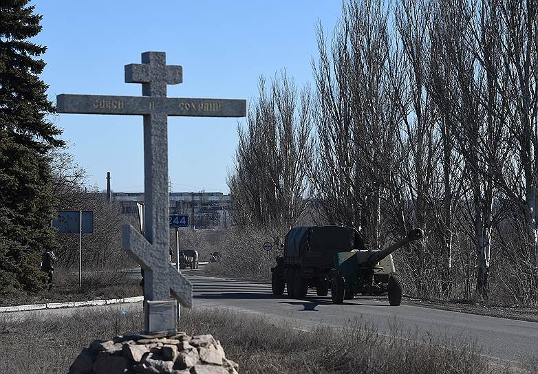 Представители спецоперации украинских военных на востоке страны заявили, что Киев готов начать отвод вооружений только в случае соблюдения режима прекращения огня