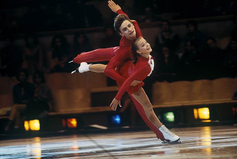 Российские фигуристы Екатерина Гордеева и Сергей Гриньков о завершении карьеры завили в 1990 году. На тот момент пара являлась четырехкратными чемпионами мира по фигурному катанию. После четырехлетнего перерыва в 1994 году на зимних Олимпийских играх спортсмены вновь завоевали золотые медали. Тогда же их спортивная карьера была завершена.