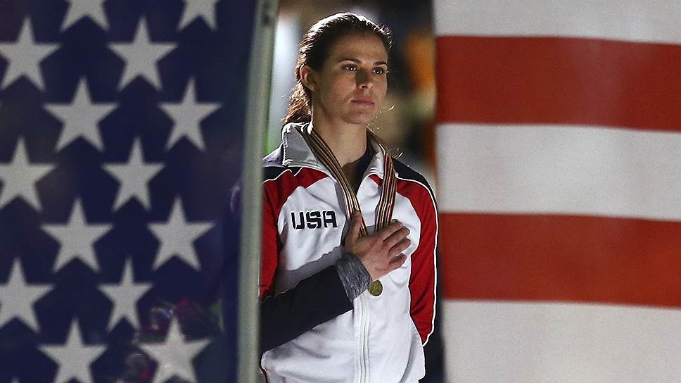 Американка Бриттани Боу вывела сборную США на второе место в общем зачете, завоевав две золотые и одну серебряную медали. Многократная чемпионка мира в роликобежном спорте решила сменить специализацию в 2010 году, вдохновившись Зимними Олимпийскими играми
