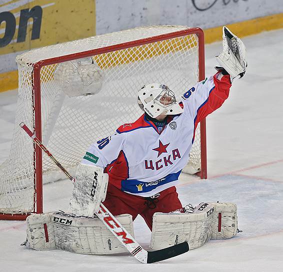 В этом сезоне в первый раз медали чемпионам России вручаются по итогам регулярного первенства КХЛ, а не после кубка Гагарина
