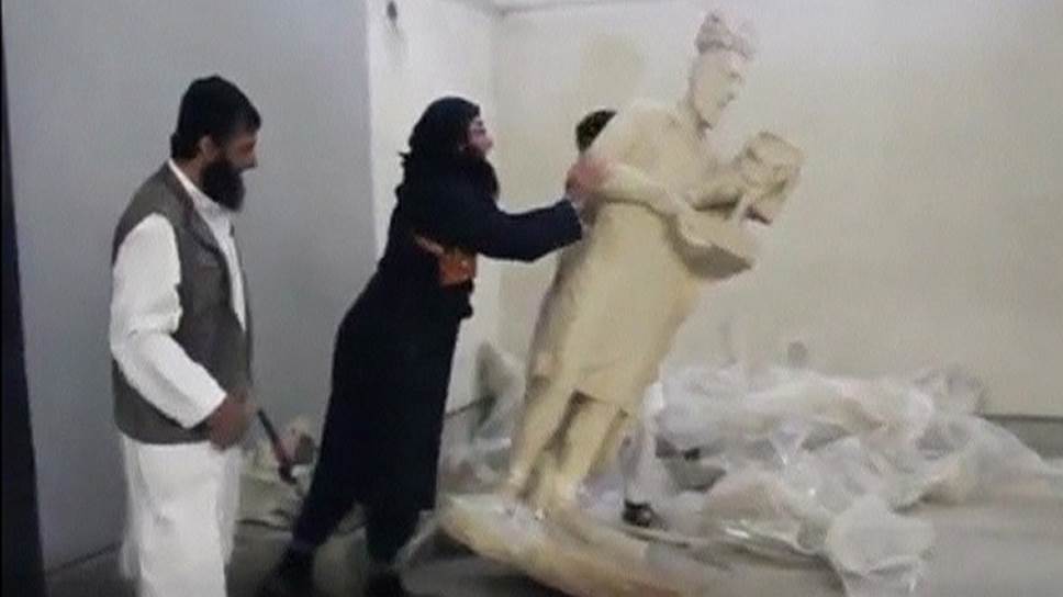 27 февраля. Боевики «Исламского государства» опубликовали видео, где несколько человек скидывают с пьедесталов и разбивают молотками ассирийские статуи в музее Мосула в Ираке. Многим из разбитых произведений было больше 3 тыс. лет.