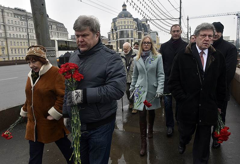 Лидер партии «Яблоко» Сергей Митрохин (на фото слева): «Это чудовищное преступление связано с политической деятельностью Бориса Немцова. Это вызов не только оппозиции, но и руководству страны»
&lt;br>На фото справа — Григорий Явлинский 