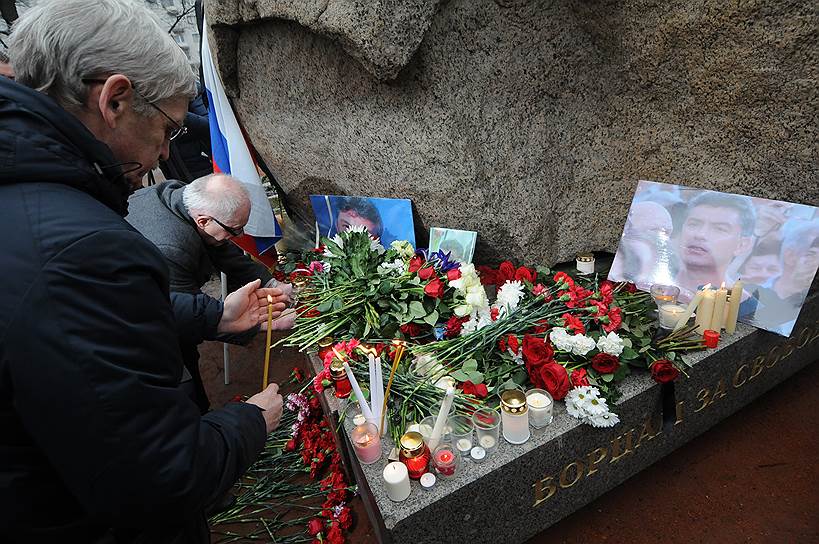 Президент Франции Франсуа Олланд: «Борис Немцов был страстным и неутомимым защитником демократии, поверженным в борьбе против коррупции»
&lt;br>На фото: Санкт-Петербург, Соловецкий камень