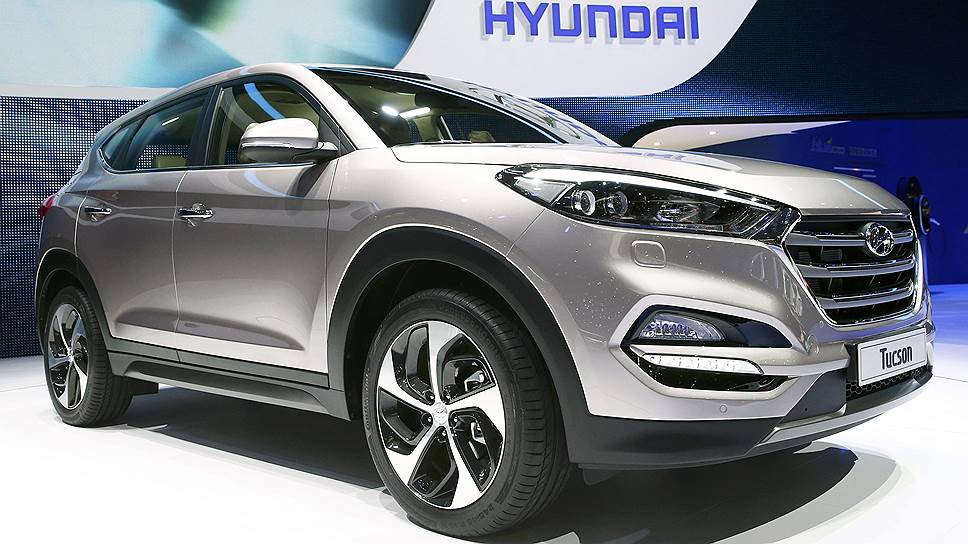 Новый среднеразмерный кроссовер от Hyundai снова называется Tucson, а не ix35. Теперь машина сильно напоминает Santa Fe, фары и решетка радиатора получили новую форму. Покупателям доступны 3 дизельных и 2 бензиновых мотора, включая новый 176-сильный T-GDI). Продажи в Европе стартуют уже в этом году