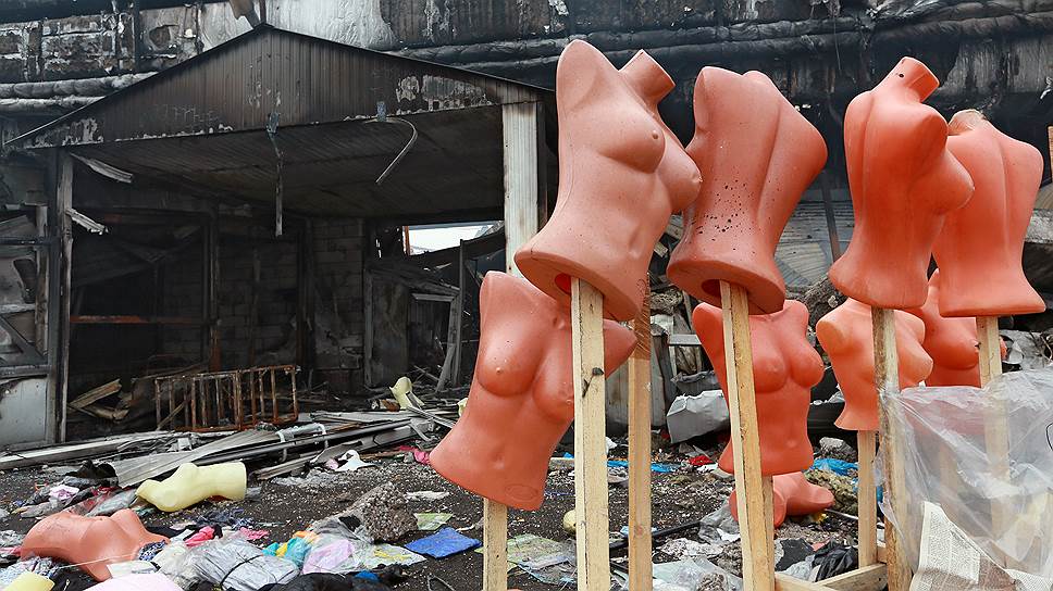 Казань, Россия. Последствия пожара в торговом центре «Адмирал»