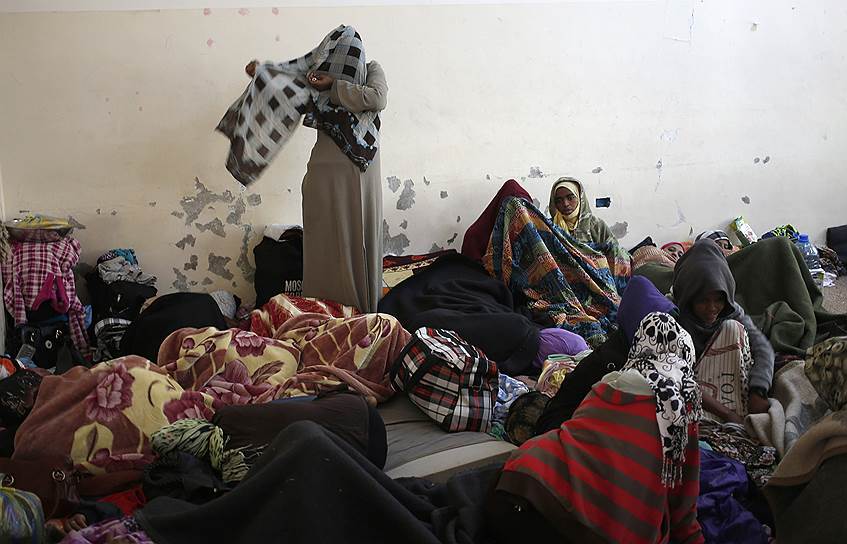 Мисурата, Ливия. Нелегальные мигранты в центре временного содержания