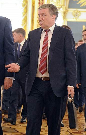 6 марта о планах урезать свою зарплату на 10% объявили глава Карелии Александр Худилайнен